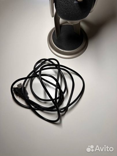 Микрофон Blue Yeti Pro