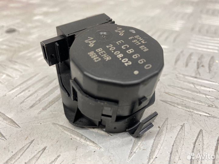 Б/У Сервопривод заслонки печки (моторчик