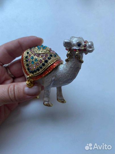 Металлические шкатулки со стразами