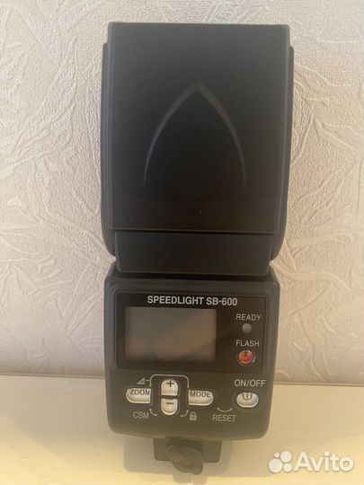 Вспышка камеры Nikon SB-600