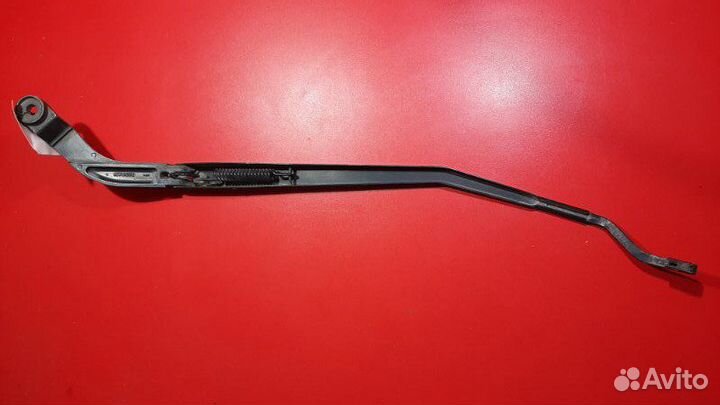 Поводок стеклоочистителя передний правый Nissan