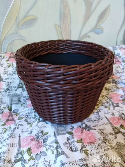 Кашпо из искусственного ротанга