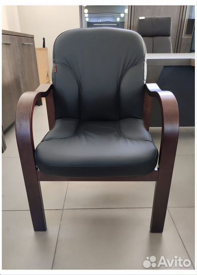 Офисное кресло