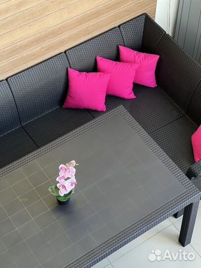 Садовая мебель, угловой диван и обеденный стол