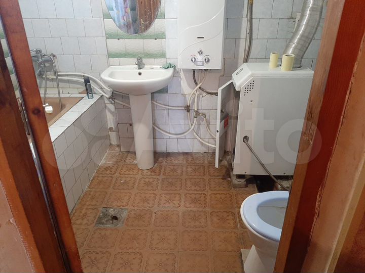 Комната 100 м² в 4-к., 1/1 эт.