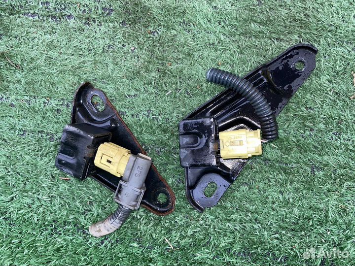 Датчик AIR BAG Toyota Corolla ZZE121 Цена за пару