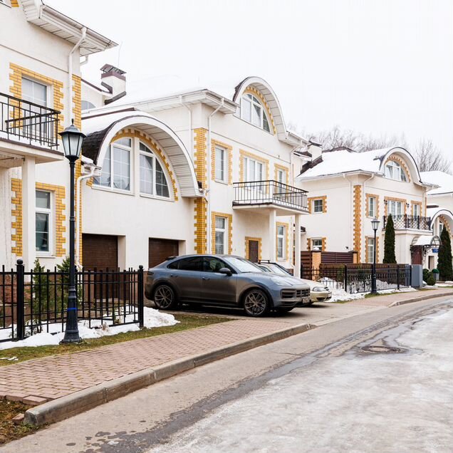 Коттедж 370 м² на участке 14 сот.