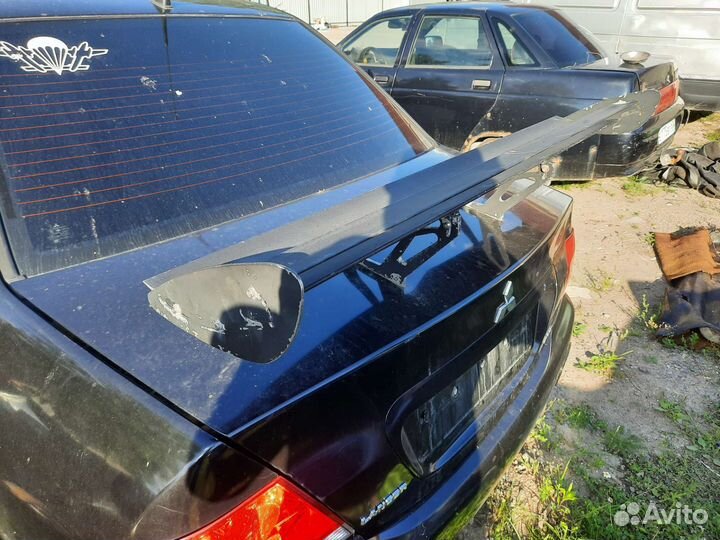 Спойлер универсальный на крышку багажника