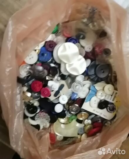 Пуговицы и нитки