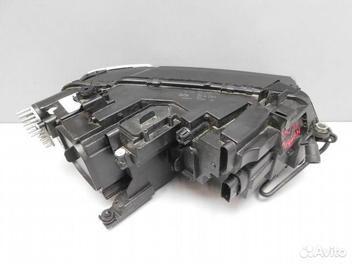 Фара левая Volkswagen Tiguan