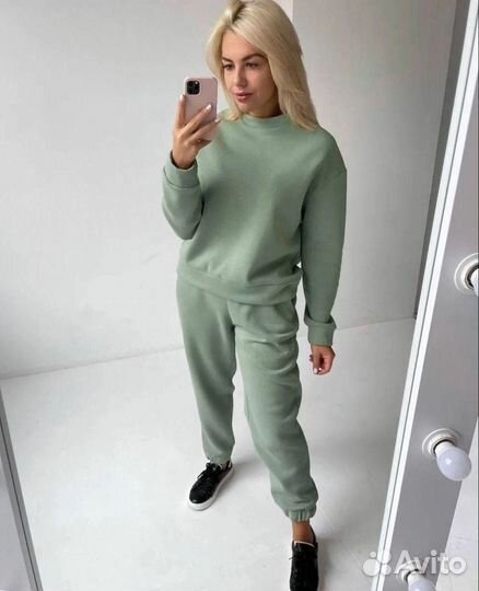 Спортивный костюм женский