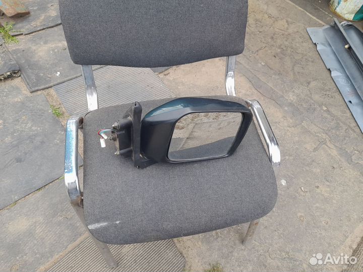 Боковое зеркало