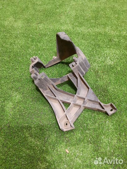 Кронштейн птф правый форд маверик 2