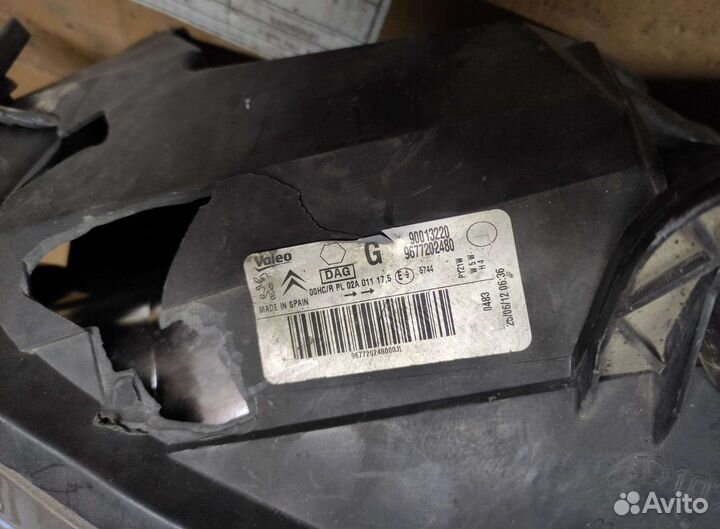 Фара левая битая Pegeout Partner 2012