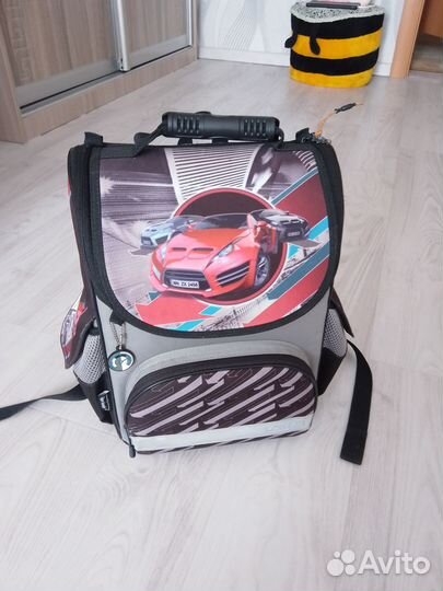 Продам рюкзак школьный