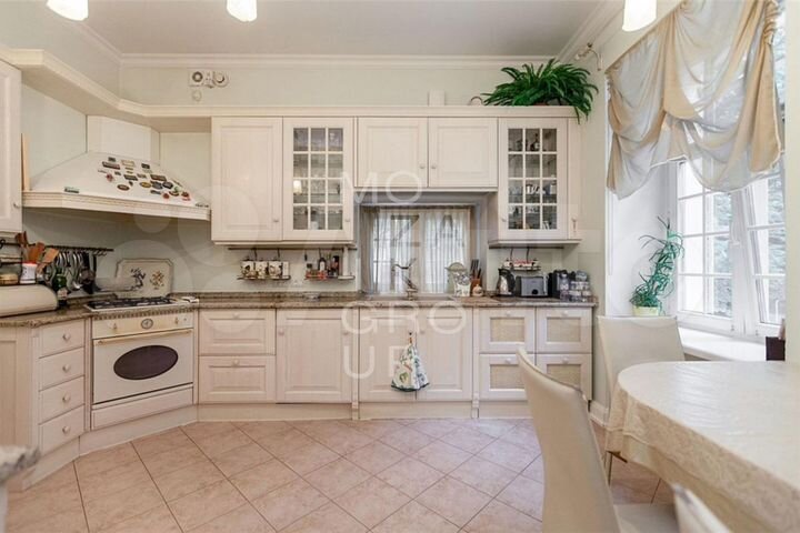 Дом 550 м² на участке 15 сот.