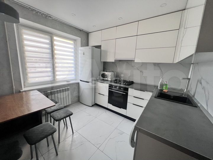 2-к. квартира, 52 м², 1/10 эт.