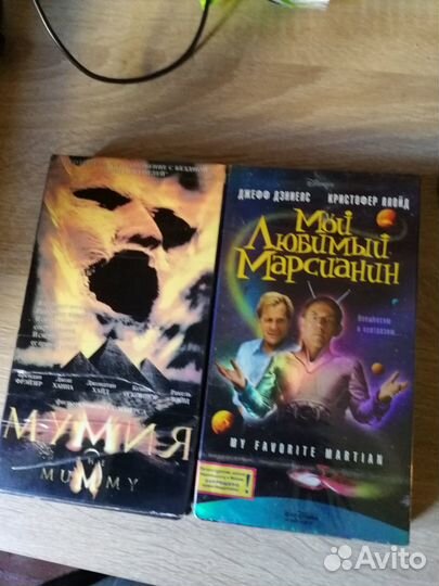 Видеокассеты с фильмами и мультфильмами