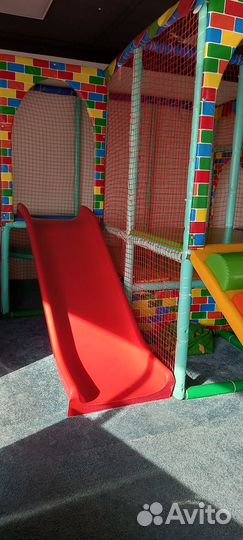 Игровой лабиринт с батутом