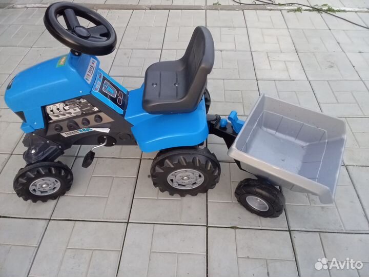 Детский трактор с педалями