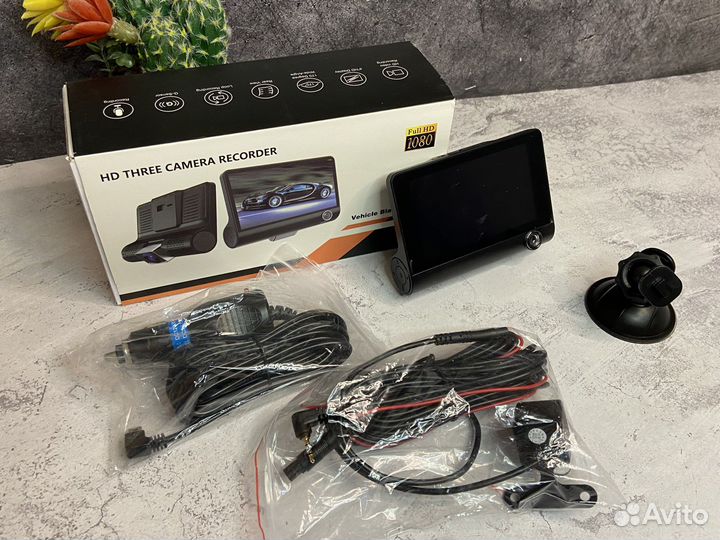 Видеорегистратор с 3 камерами