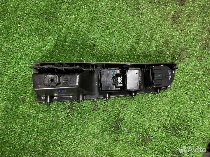 Блок управления стеклоподъемниками Chevrolet Cruze