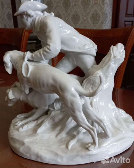 Фарфоровая Статуэтка