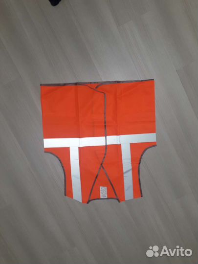 Сигнальный светоотражающий жилет для водителя