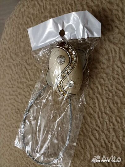 Клипса для штор со стразами на магните