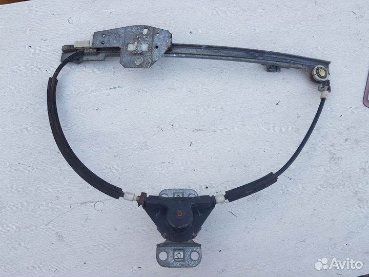 Стеклоподъёмник задний правый VW Passat B3