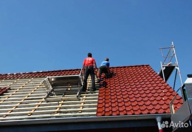 Бригада строителей, кровельные работы