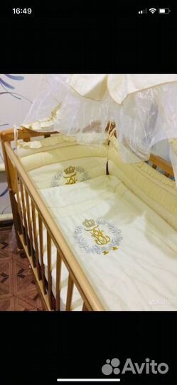 Детская кроватка с маятником