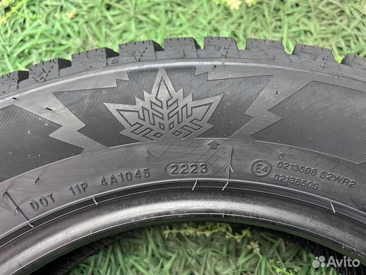 Royal Black Royal Stud II 225/60 R17 103T