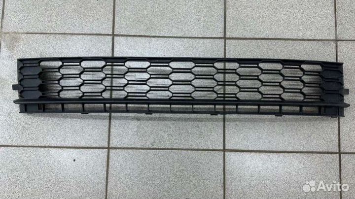 Заглушка (решетка) в бампер передний, Skoda Rapid