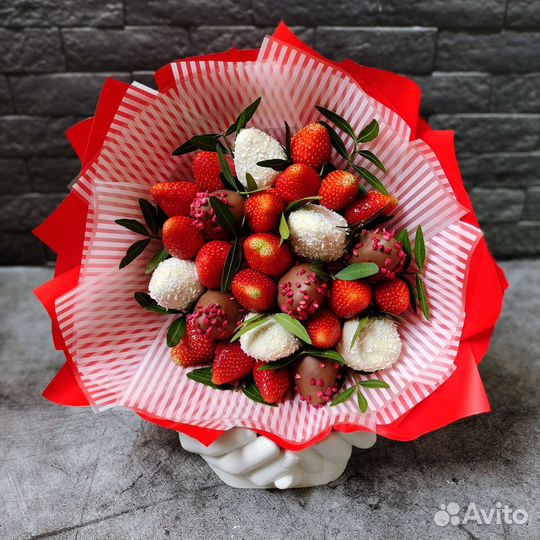 Клубника в шоколаде, съедобные букеты