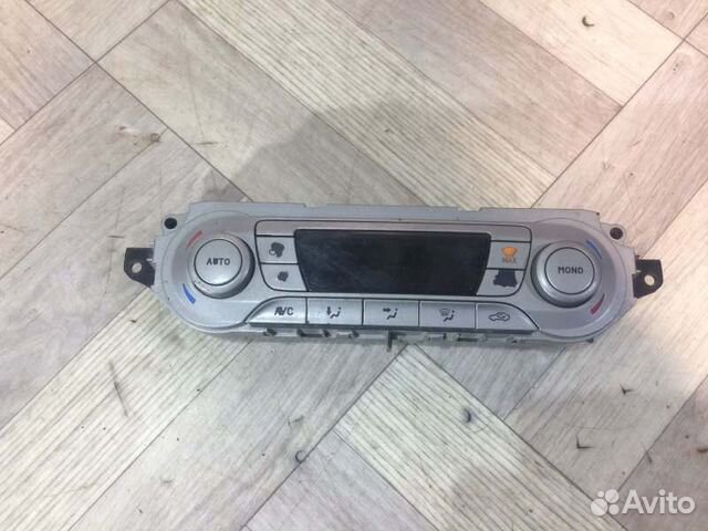 Блок управления климатом Ford Focus 2
