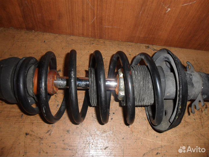 Амортизатор передний Volkswagen Golf 4 1J1 AGU