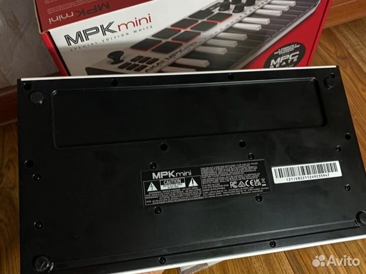 Midi клавиатура akai MPK mini MK3 как новая