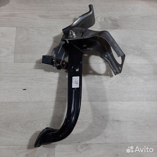 Педаль тормоза Hyundai Solaris седан G4FA 2013