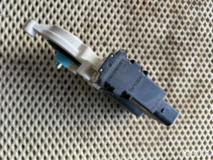 Моторчик стеклоподъемника задний правый VW Passat