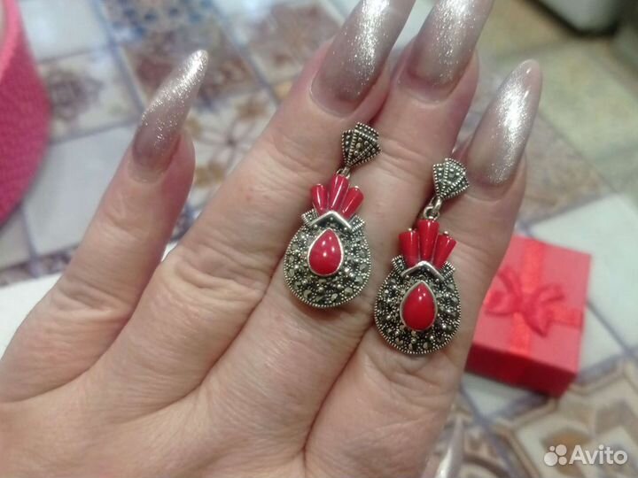 Серебряные серьги с пресованым кораллом