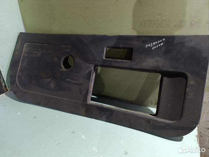 Обшивка двери багажника Мицубиси pajero 2