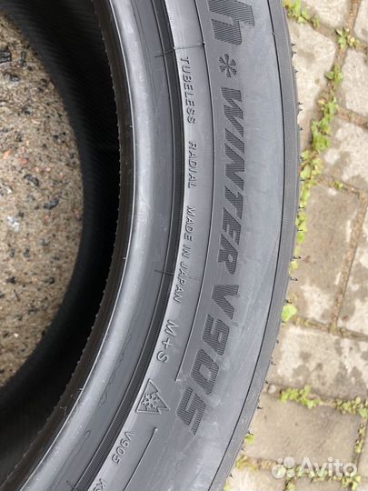 Yokohama BluEarth Winter V905 295/40 R21