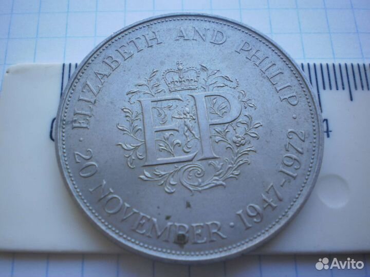 Англия 1 крона 25пенсов Елизавета на коне Черчилль