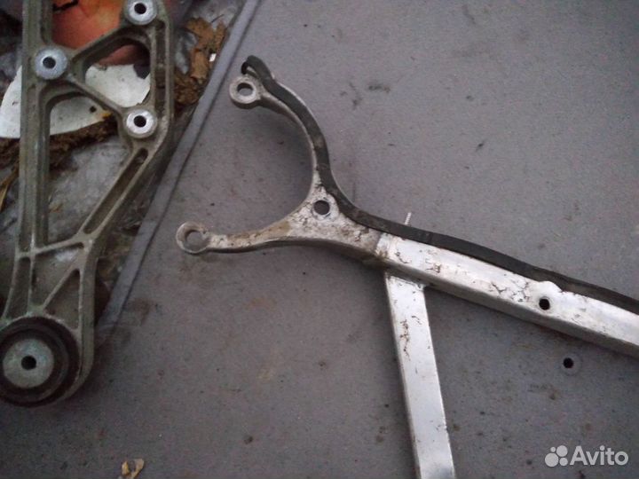 Траверса рамы audi A8 (D3,4E)