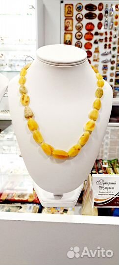 Красивые янтарные бусы