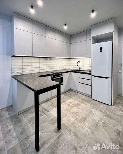 Кухня Островная в Потолок