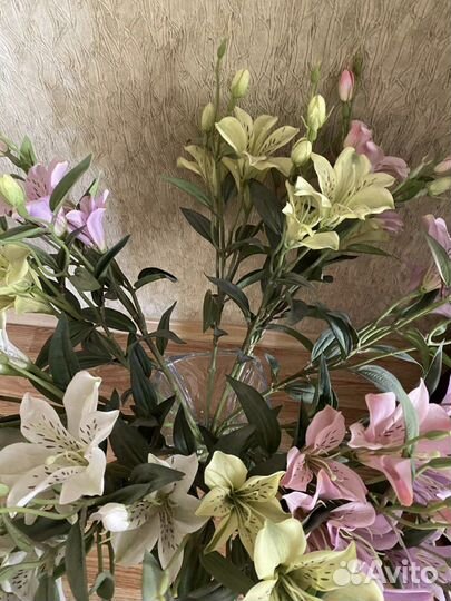 Ваза для цветов(и цветы лилия)