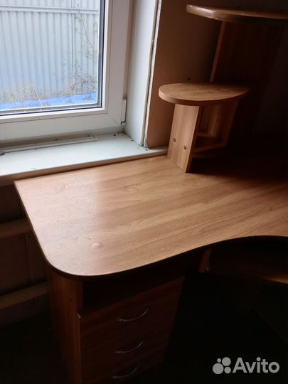 Компьютерный стол