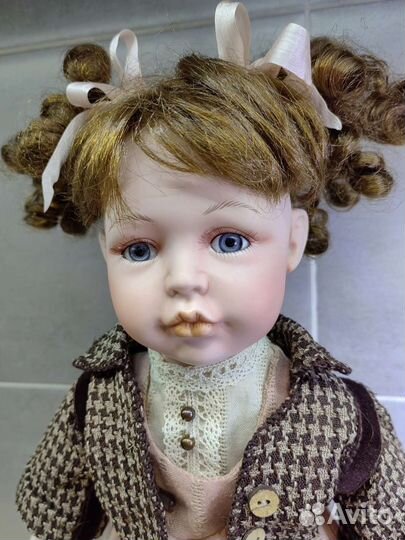 Кукла фарфоровая Hans Volk